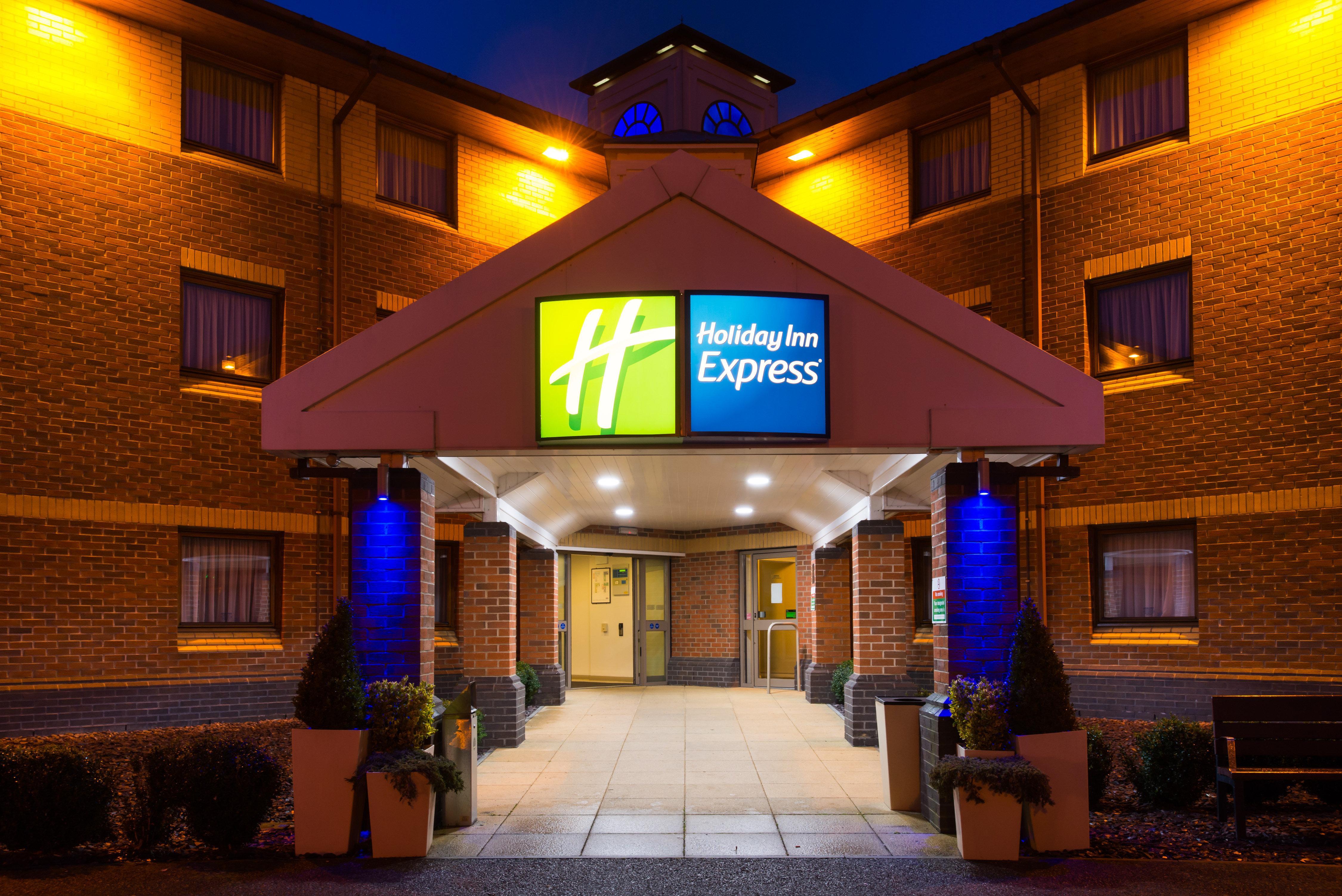 Holiday Inn Express Taunton East By Ihg Exterior foto