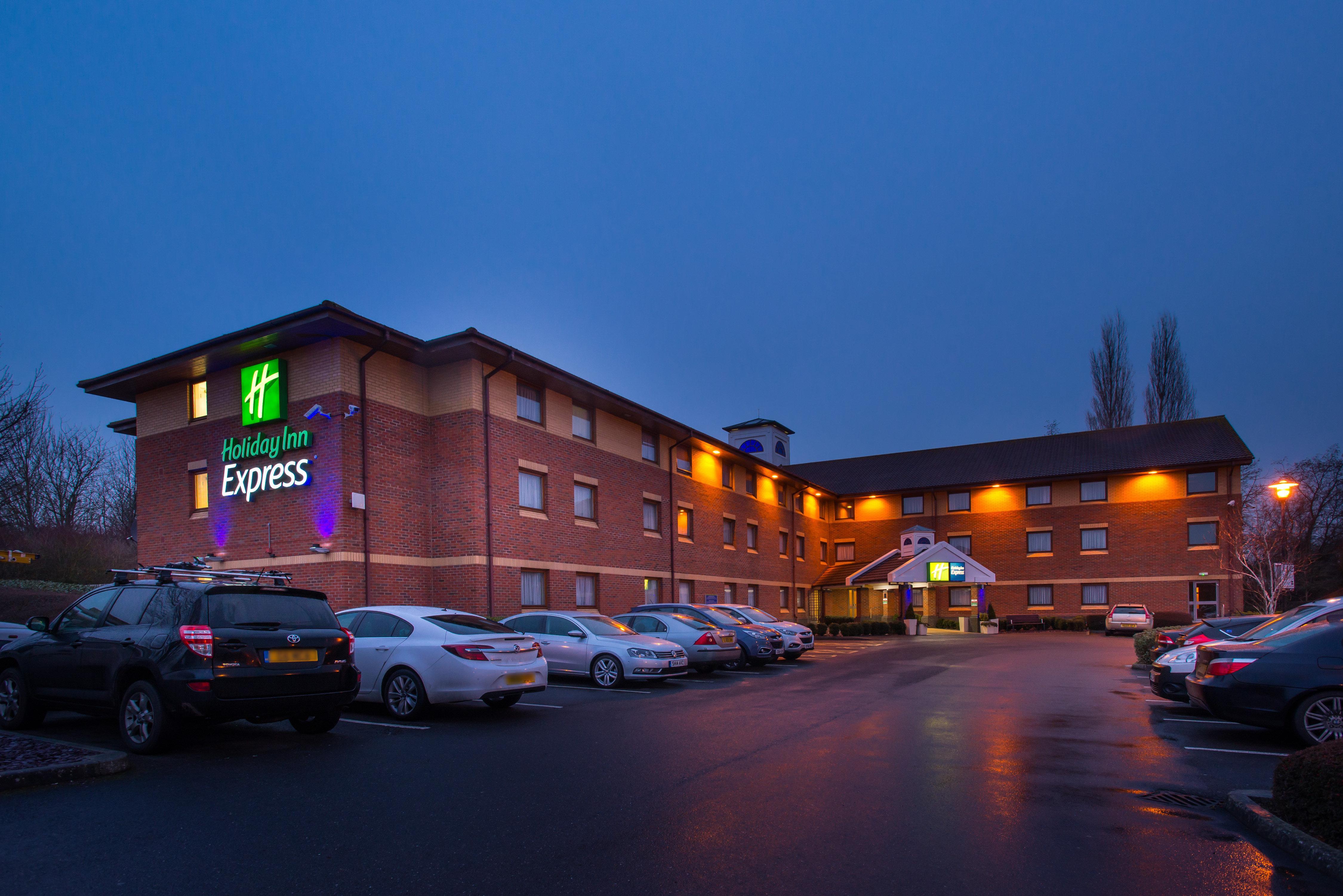 Holiday Inn Express Taunton East By Ihg Exterior foto