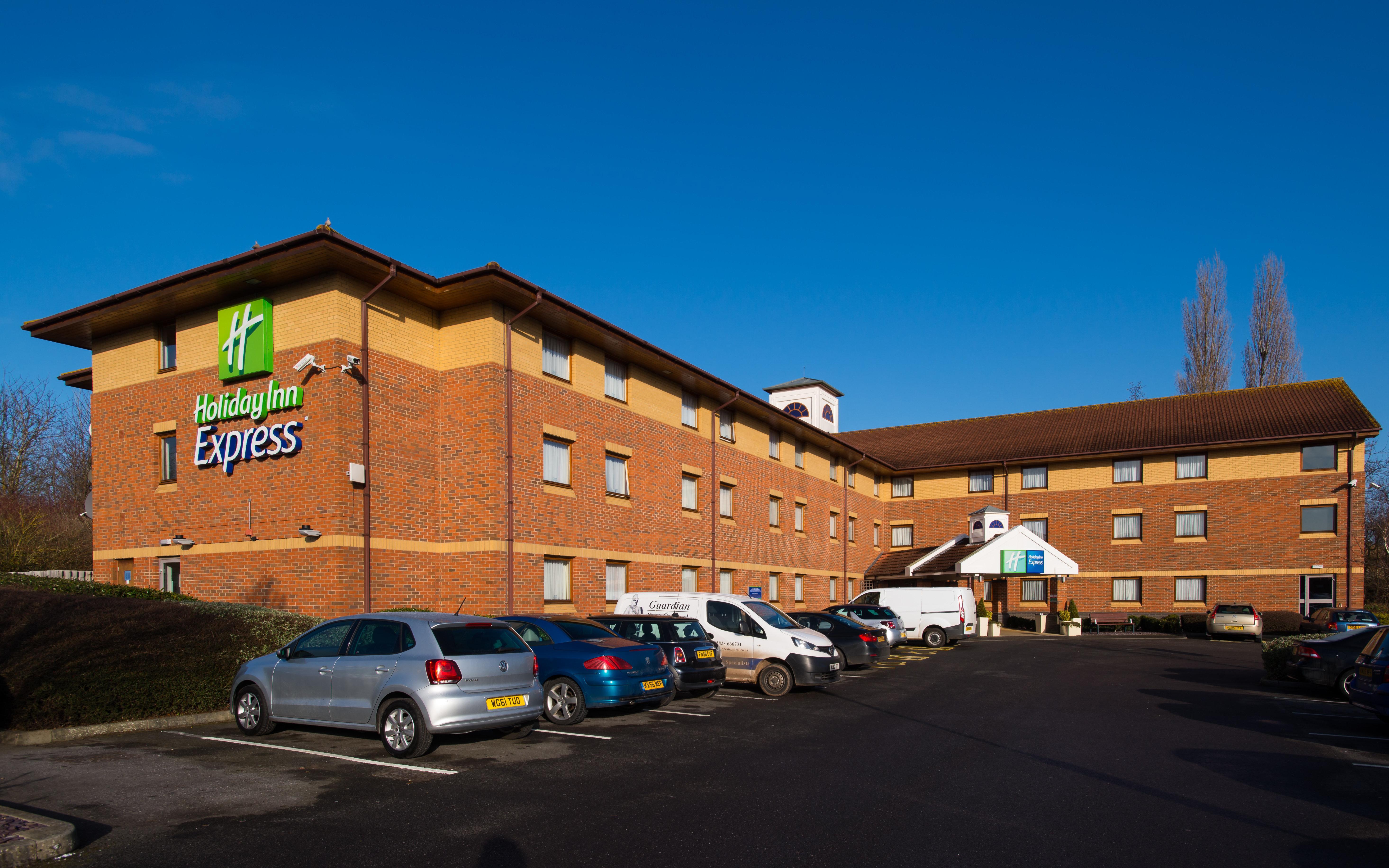 Holiday Inn Express Taunton East By Ihg Exterior foto