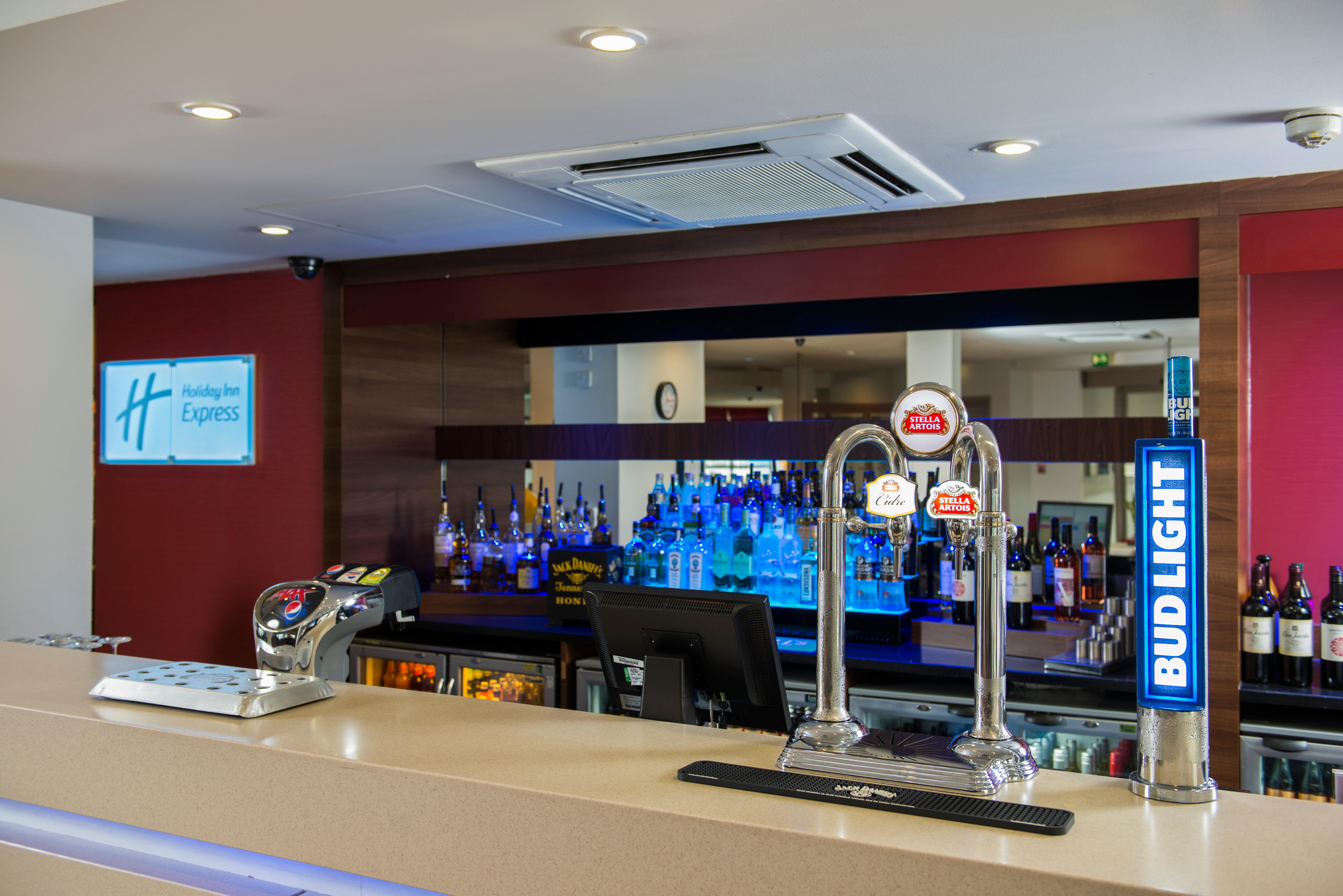 Holiday Inn Express Taunton East By Ihg Exterior foto