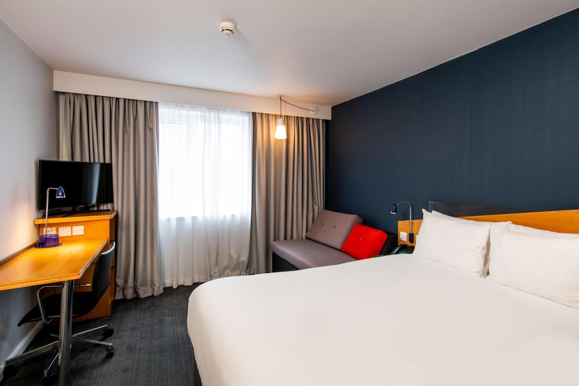 Holiday Inn Express Taunton East By Ihg Exterior foto