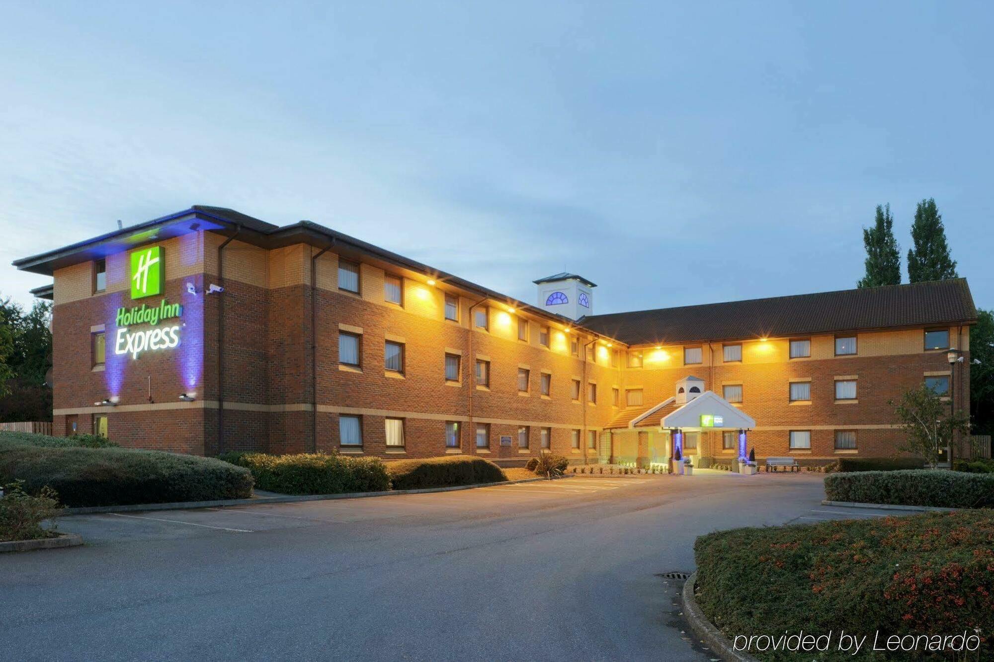 Holiday Inn Express Taunton East By Ihg Exterior foto